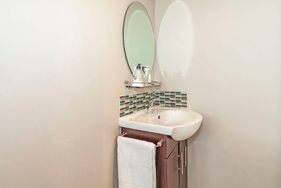 To Let 1 Bedroom Property for Rent in Sea Point Western Cape